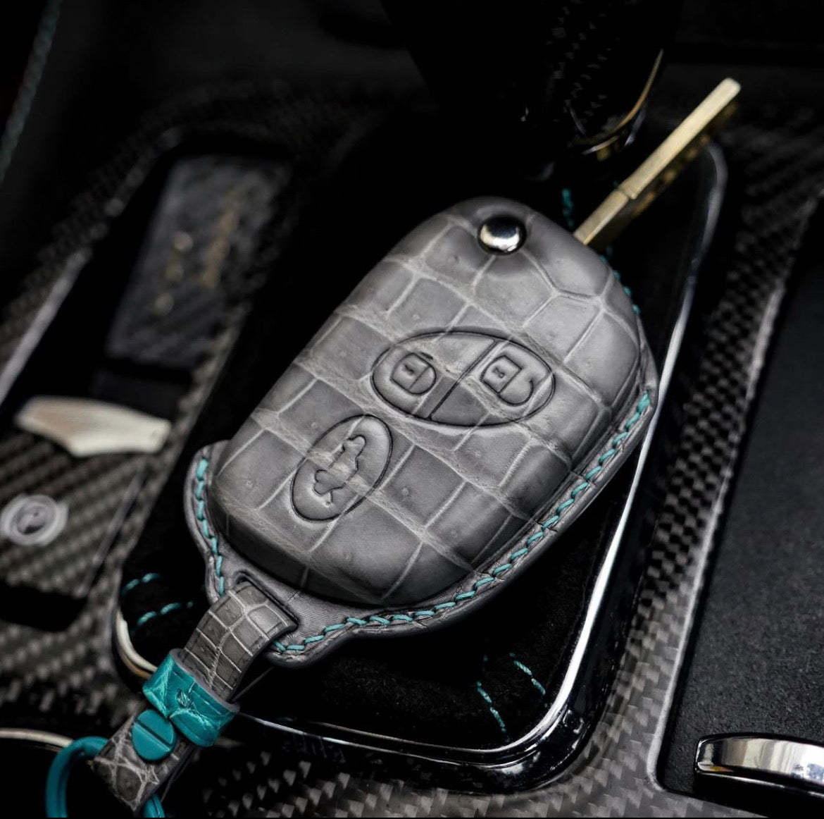 BESPOKE ETK GREY CROCODILE KEY COVER FOR MASERATI