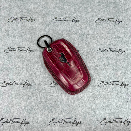 غطاء مفتاح فورد موستانج - جلد التمساح الأحمر / خياطة سوداء - متوفر