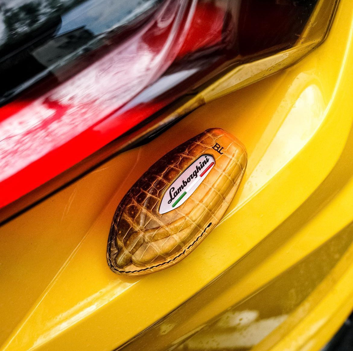 Lamborghini Key Fob Cover Type 1 - PERSONNALISEZ LE VÔTRE