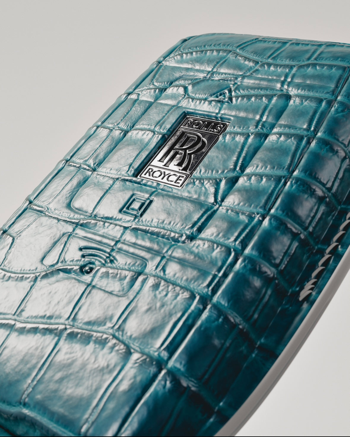 ETK BESPOKE GENUINE AQUA BLUE CROCODILE KEY COVER FOR ROLLS-ROYCE — AQUA BLUE SILVER BADGE SPECIFICATION