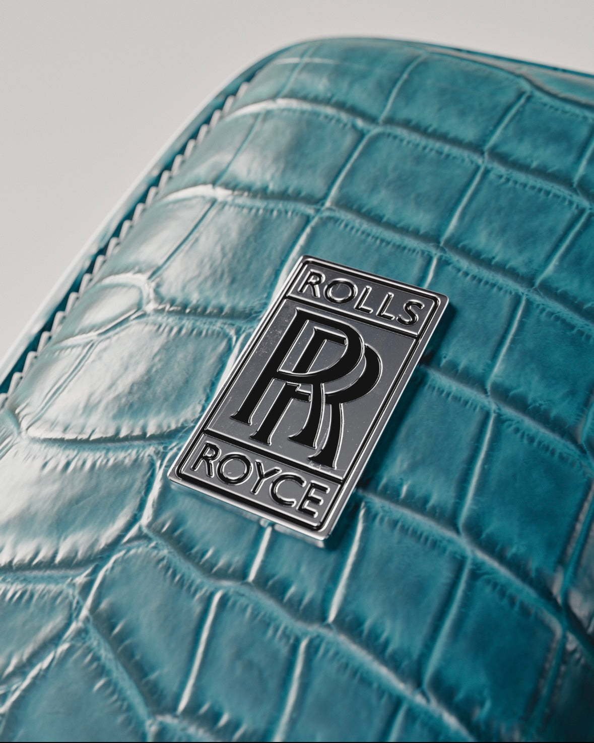 ETK BESPOKE GENUINE AQUA BLUE CROCODILE KEY COVER FOR ROLLS-ROYCE — AQUA BLUE SILVER BADGE SPECIFICATION