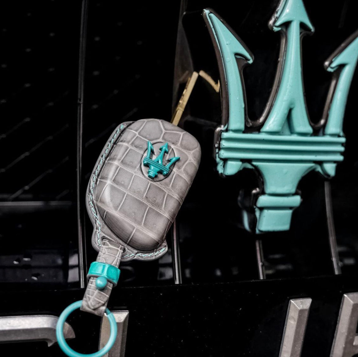BESPOKE ETK GREY CROCODILE KEY COVER FOR MASERATI