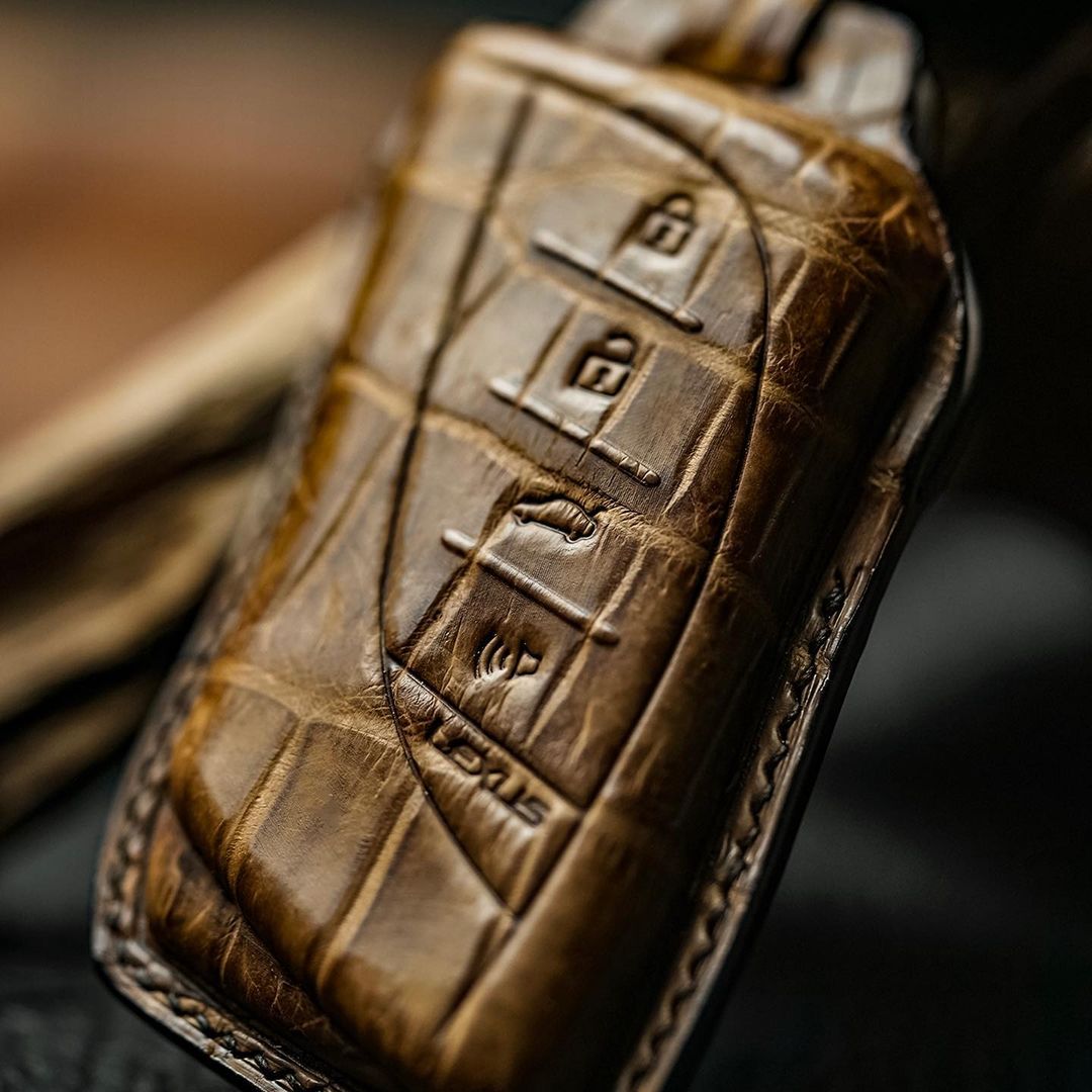 BESPOKE ETK BROWN CROCODILE KEY COVER FOR LEXUS