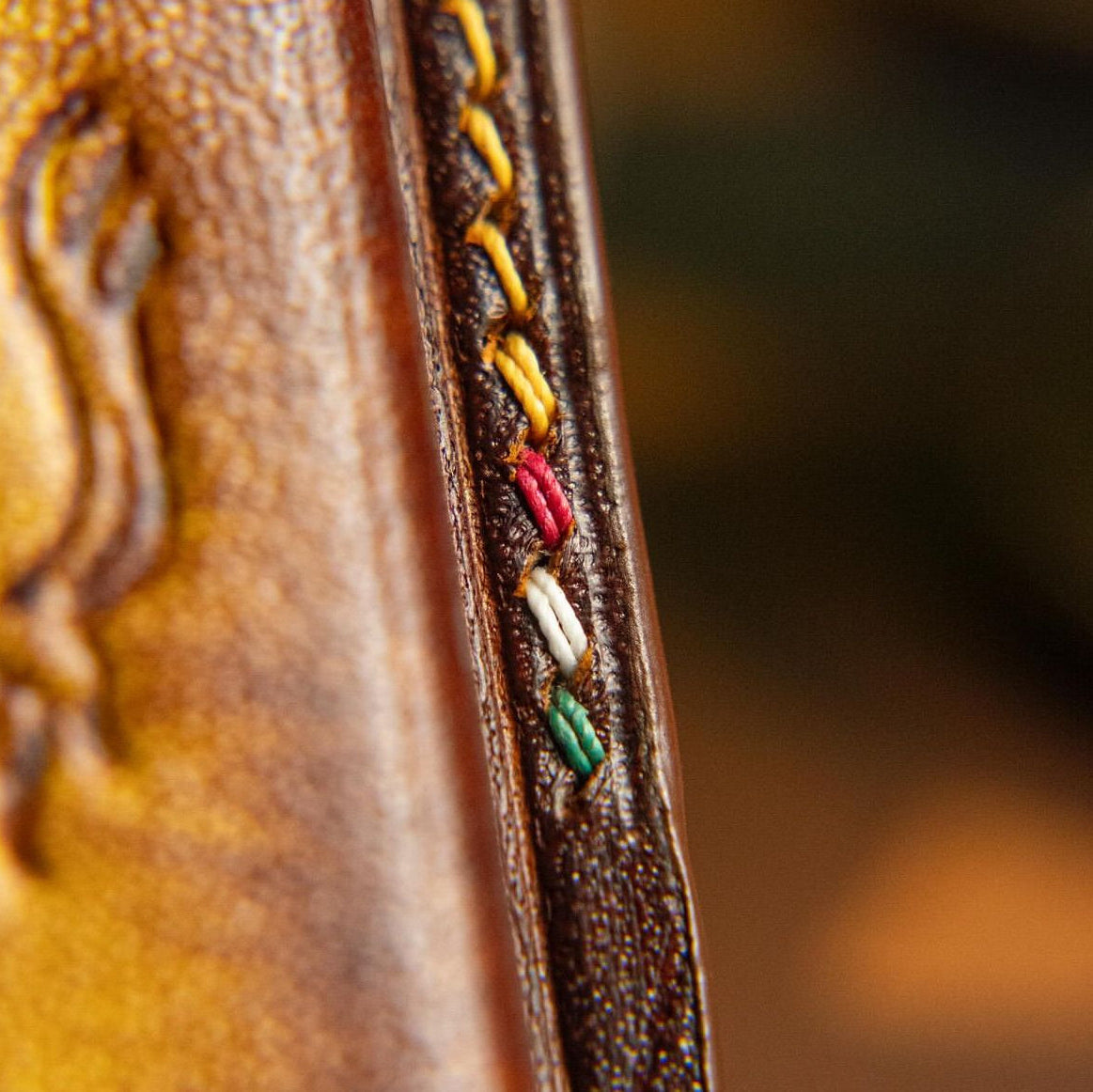 ETK BESPOKE HAND-DYED PATINA CALF KEY COVER FOR FERRARI — THREE-TONE DETAILS