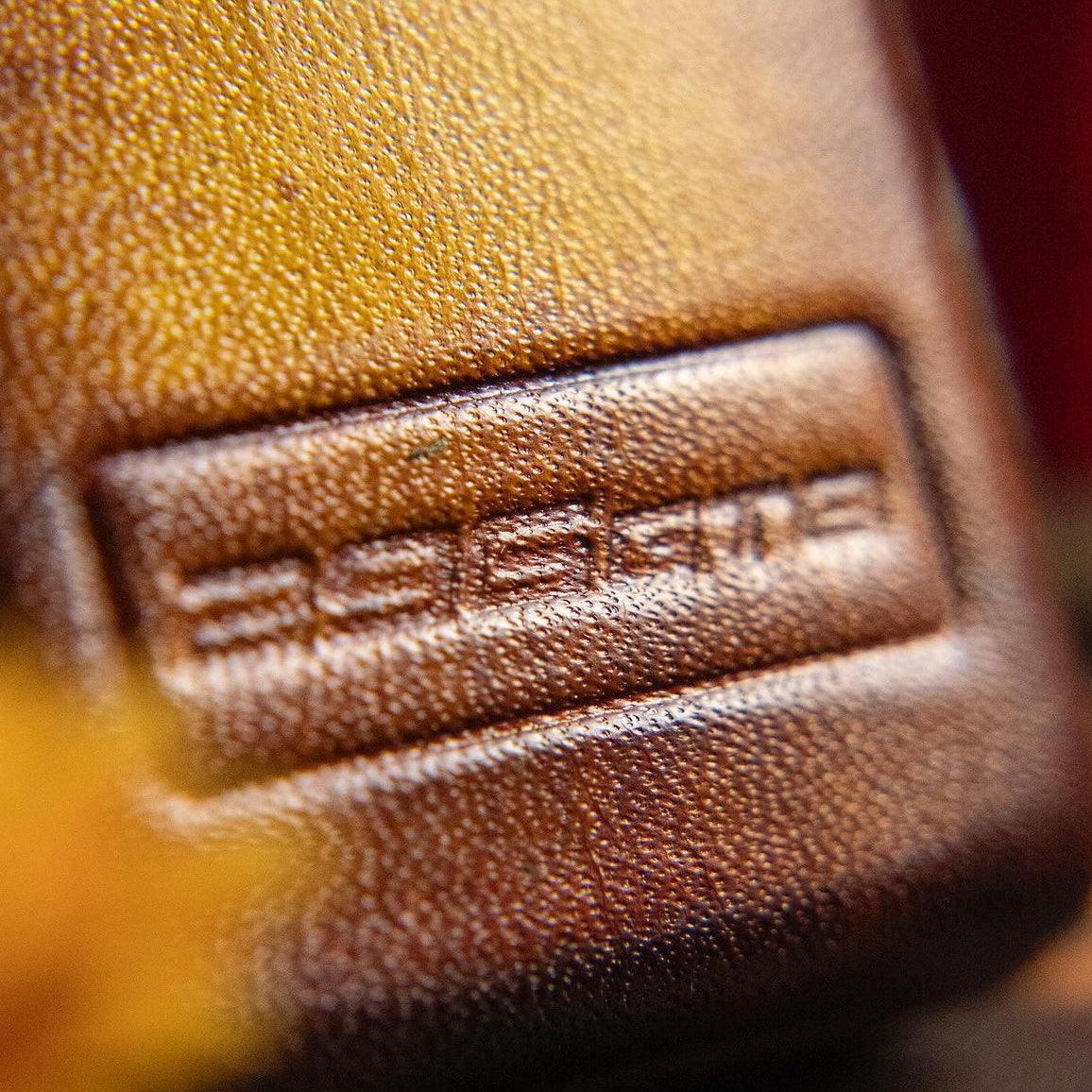 ETK BESPOKE HAND-DYED PATINA CALF KEY COVER FOR FERRARI — THREE-TONE DETAILS