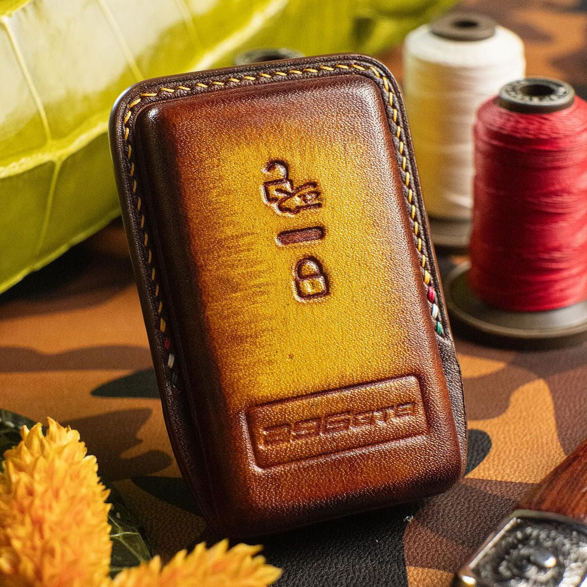 ETK BESPOKE HAND-DYED PATINA CALF KEY COVER FOR FERRARI — THREE-TONE DETAILS
