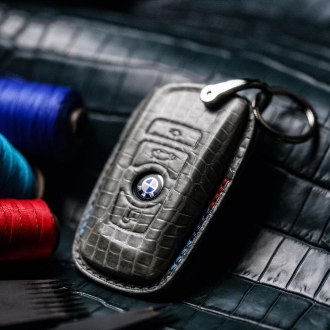 ETK BESPOKE GREY CROCODILE KEY COVER FOR BMW — THREE-TONE DETAILS