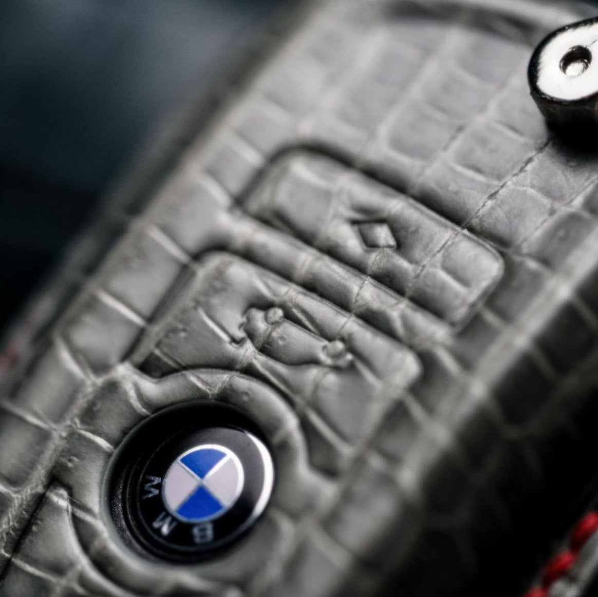 ETK BESPOKE GREY CROCODILE KEY COVER FOR BMW — THREE-TONE DETAILS