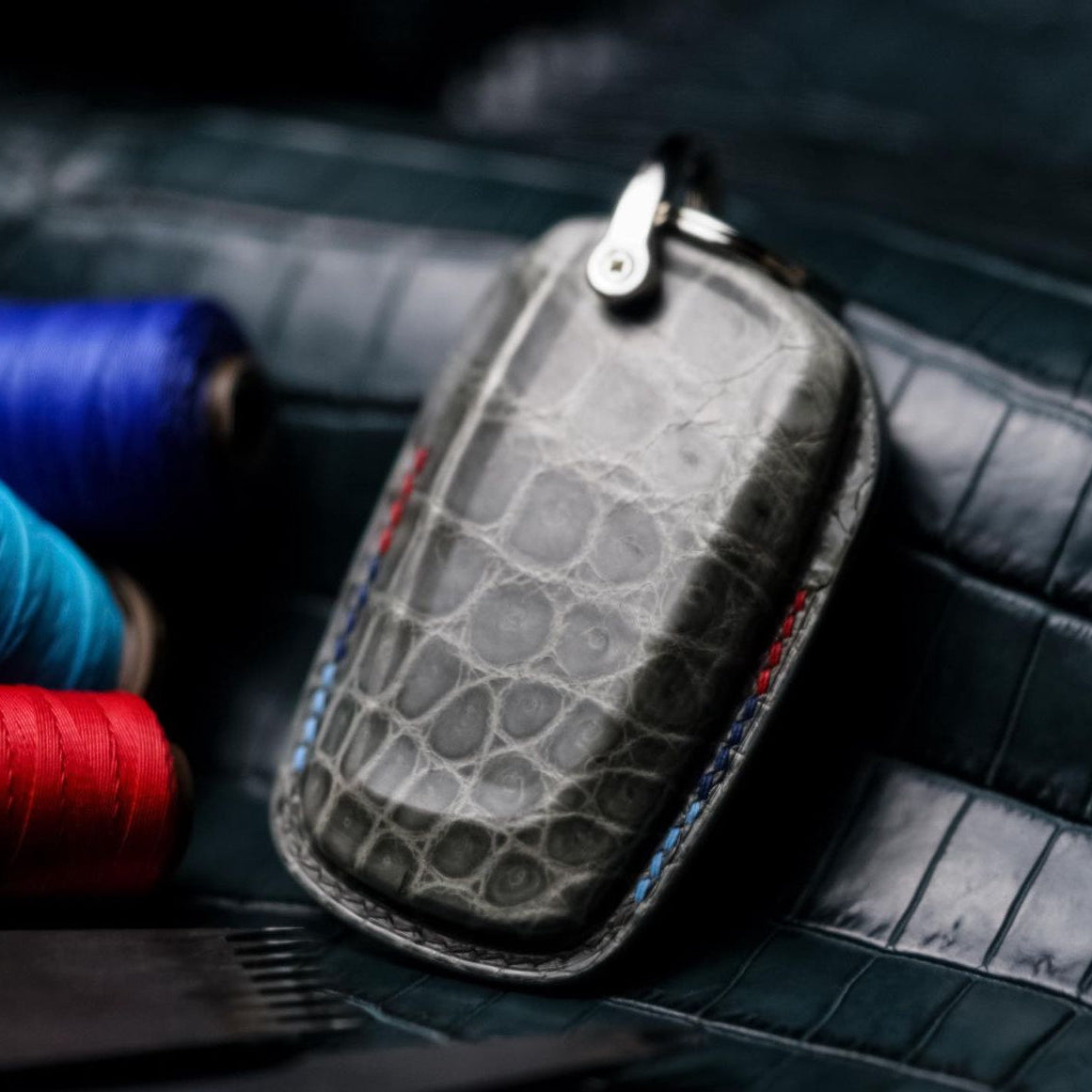 ETK BESPOKE GREY CROCODILE KEY COVER FOR BMW — THREE-TONE DETAILS