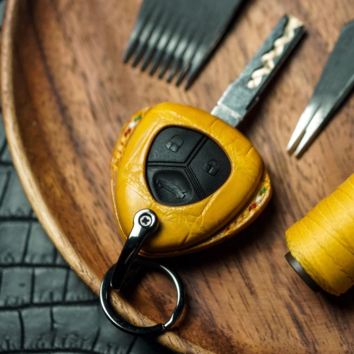 ETK BESPOKE YELLOW CROCODILE KEY COVER FOR FERRARI — THREE-TONE DETAILS