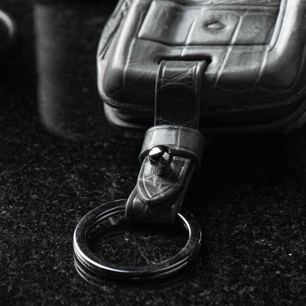 ETK BESPOKE GREY CROCODILE KEY COVER FOR BMW — GREY DETAILS