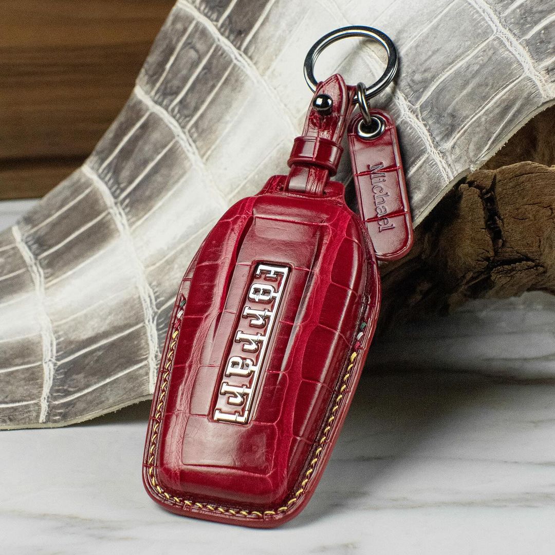 ETK BESPOKE RED CROCODILE KEY COVER FOR FERRARI — THREE-TONE DETAILS