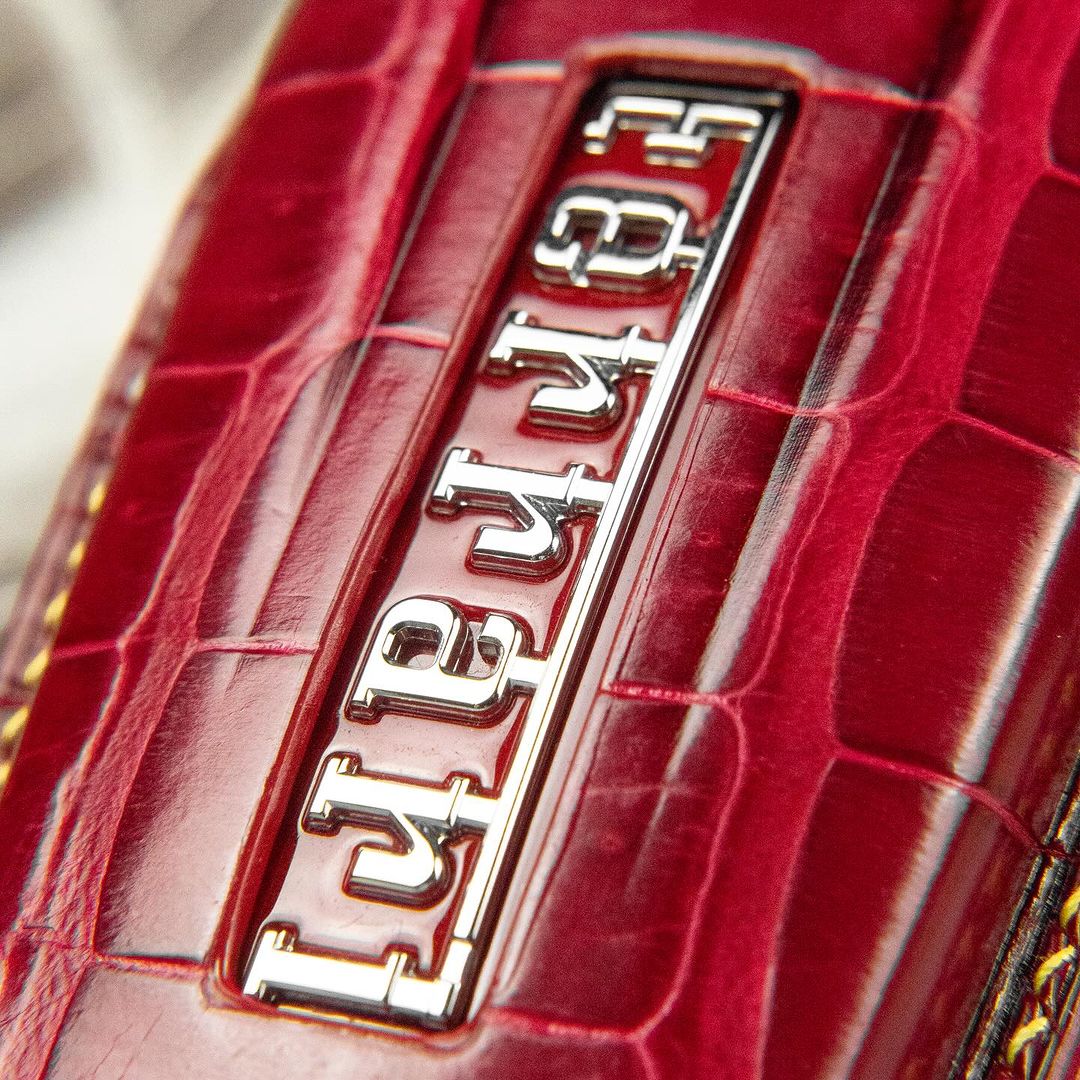 ETK BESPOKE RED CROCODILE KEY COVER FOR FERRARI — THREE-TONE DETAILS