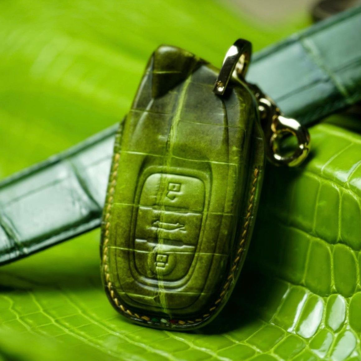 ETK BESPOKE CUSTOM HAND-DYED CROCODILE KEY COVER FOR LAMBORGHINI — THREE-TONE DETAILS