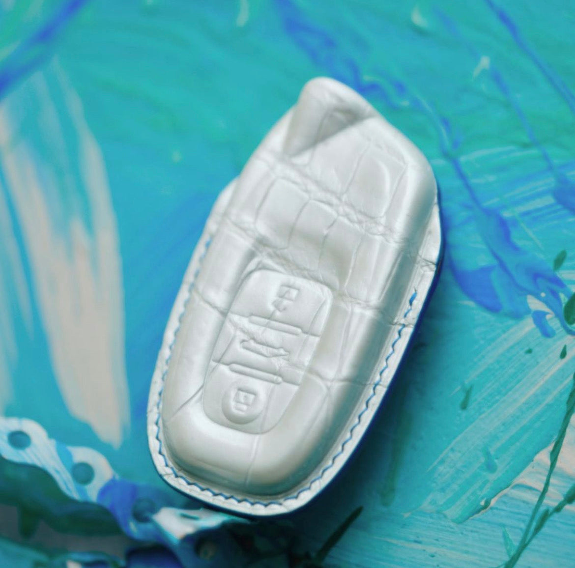 ETK BESPOKE HAND-PAINTED PEARL WHITE CROCODILE KEY COVER FOR LAMBORGHINI — BLUE DETAILS