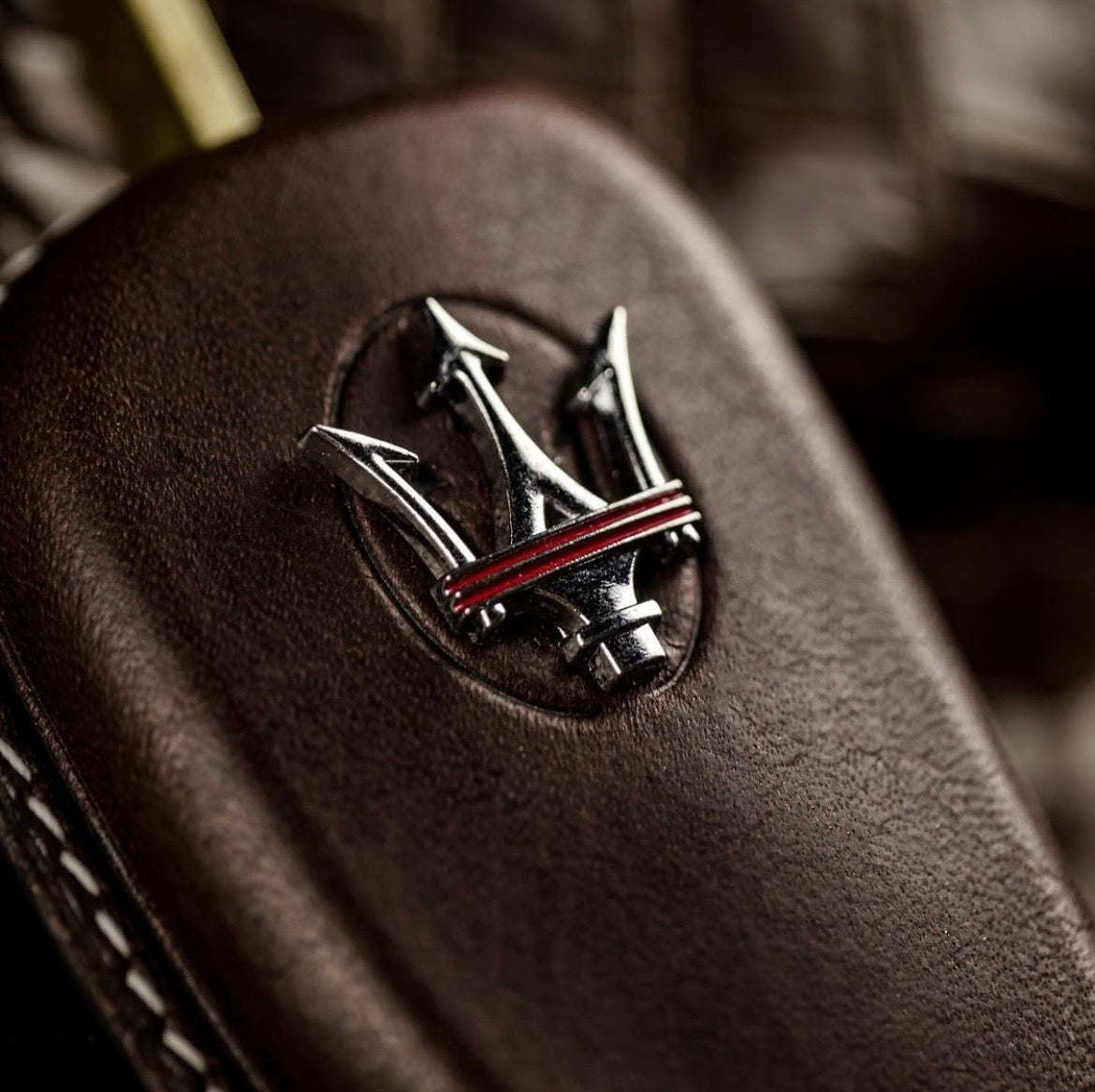 ETK BESPOKE DARK BROWN CALF KEY COVER FOR MASERATI — WHITE DETAILS