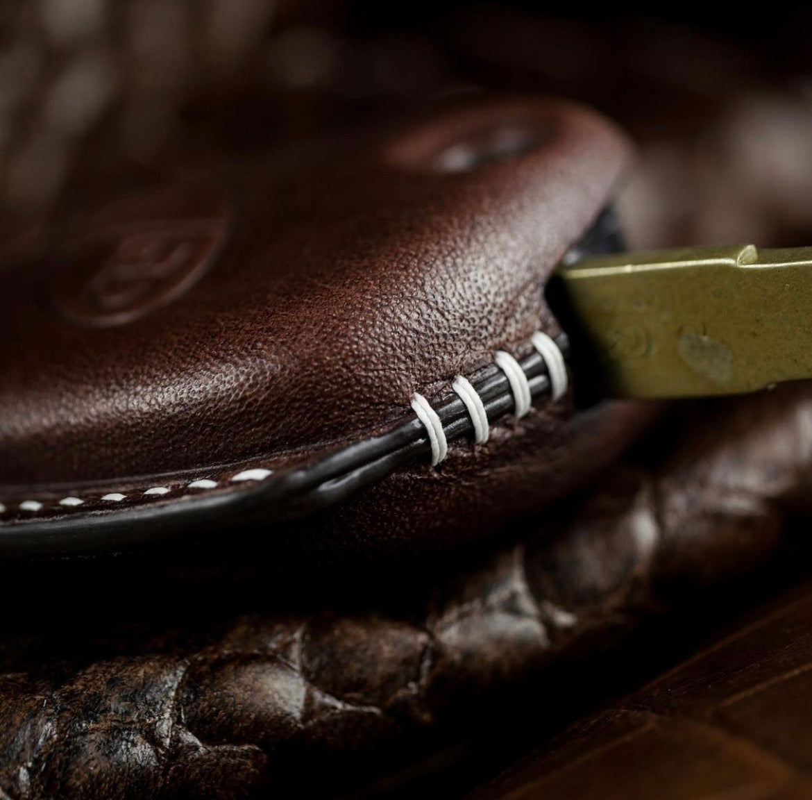 ETK BESPOKE DARK BROWN CALF KEY COVER FOR MASERATI — WHITE DETAILS