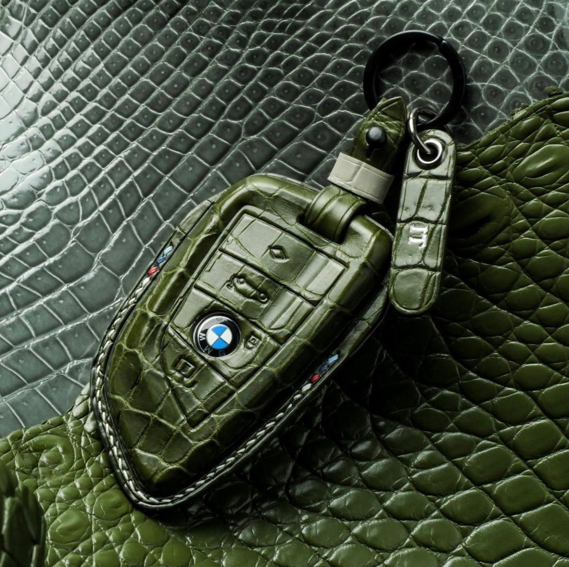 ETK BESPOKE OLIVE GREEN CROCODILE KEY COVER FOR BMW — THREE-TONE DETAILS
