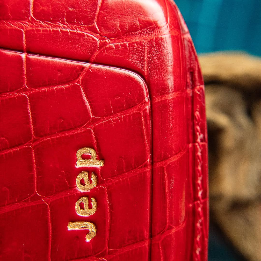 ETK BESPOKE RED CROCODILE KEY COVER FOR JEEP — RED DETAILS
