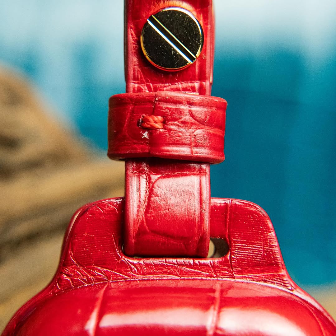 ETK BESPOKE RED CROCODILE KEY COVER FOR JEEP — RED DETAILS
