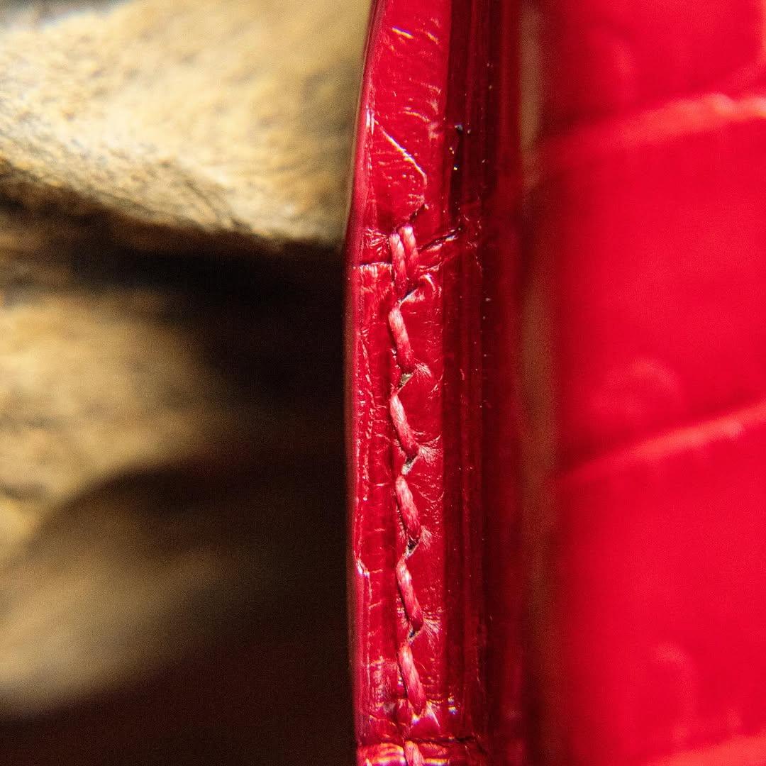 ETK BESPOKE RED CROCODILE KEY COVER FOR JEEP — RED DETAILS