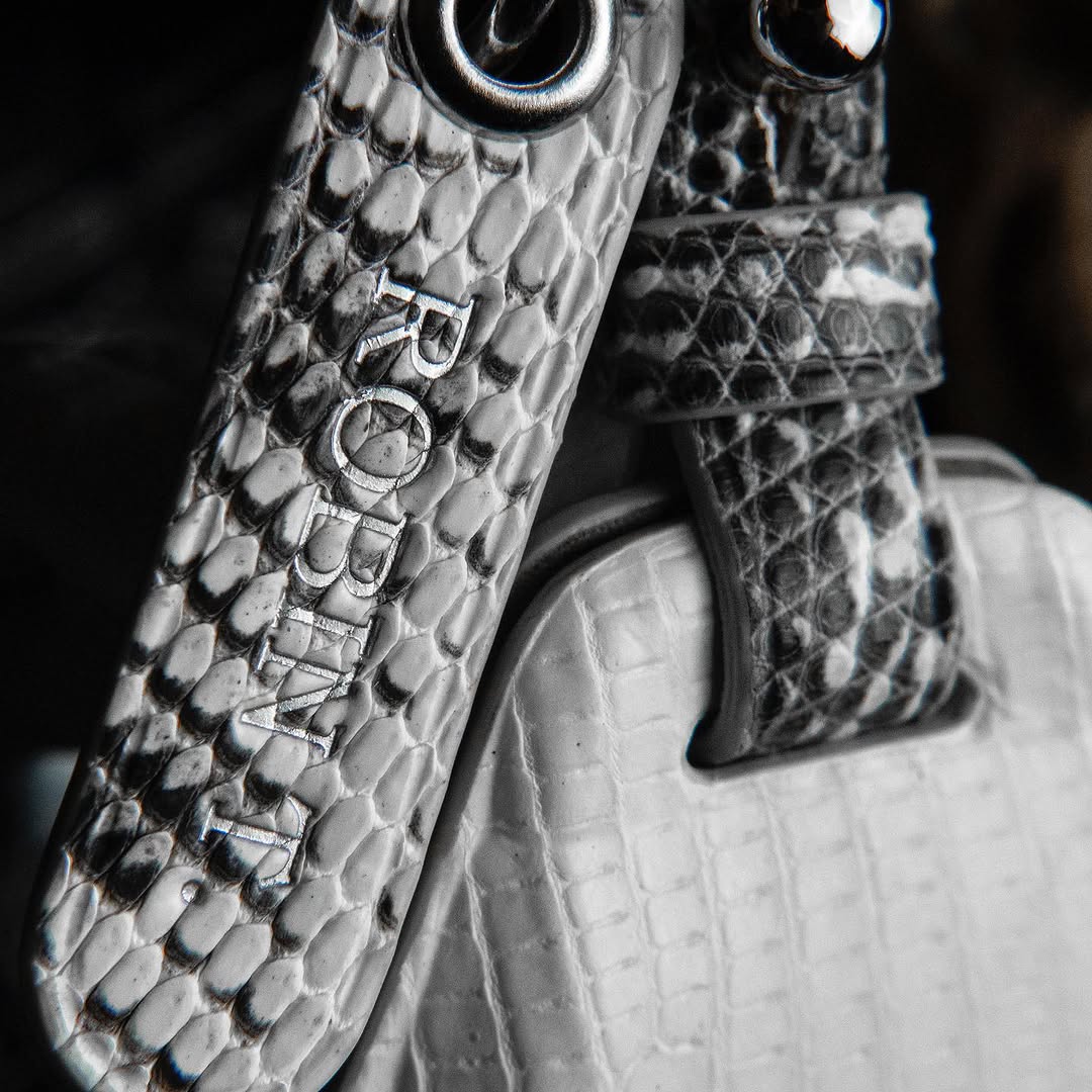 ETK BESPOKE LIZARD KEY COVER FOR MERCEDES — GREY DETAILS