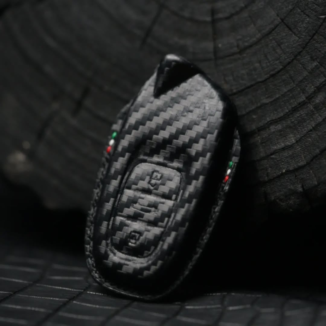 ETK BESPOKE BLACK CARBON-FIBER-EFFECT LEATHER KEY COVER FOR LAMBORGHINI — THREE-TONE DETAILS