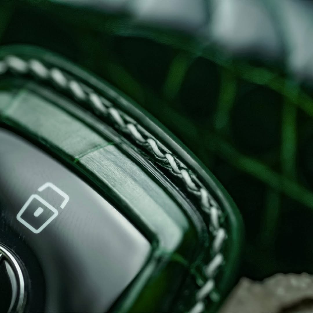 ETK BESPOKE GREEN CROCODILE KEY COVER FOR MERCEDES — WHITE DETAILS