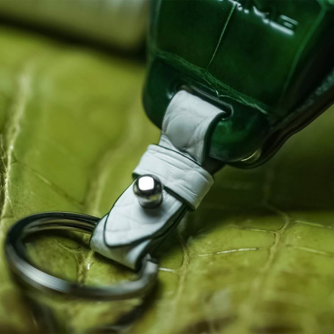 ETK BESPOKE GREEN CROCODILE KEY COVER FOR MERCEDES — WHITE DETAILS