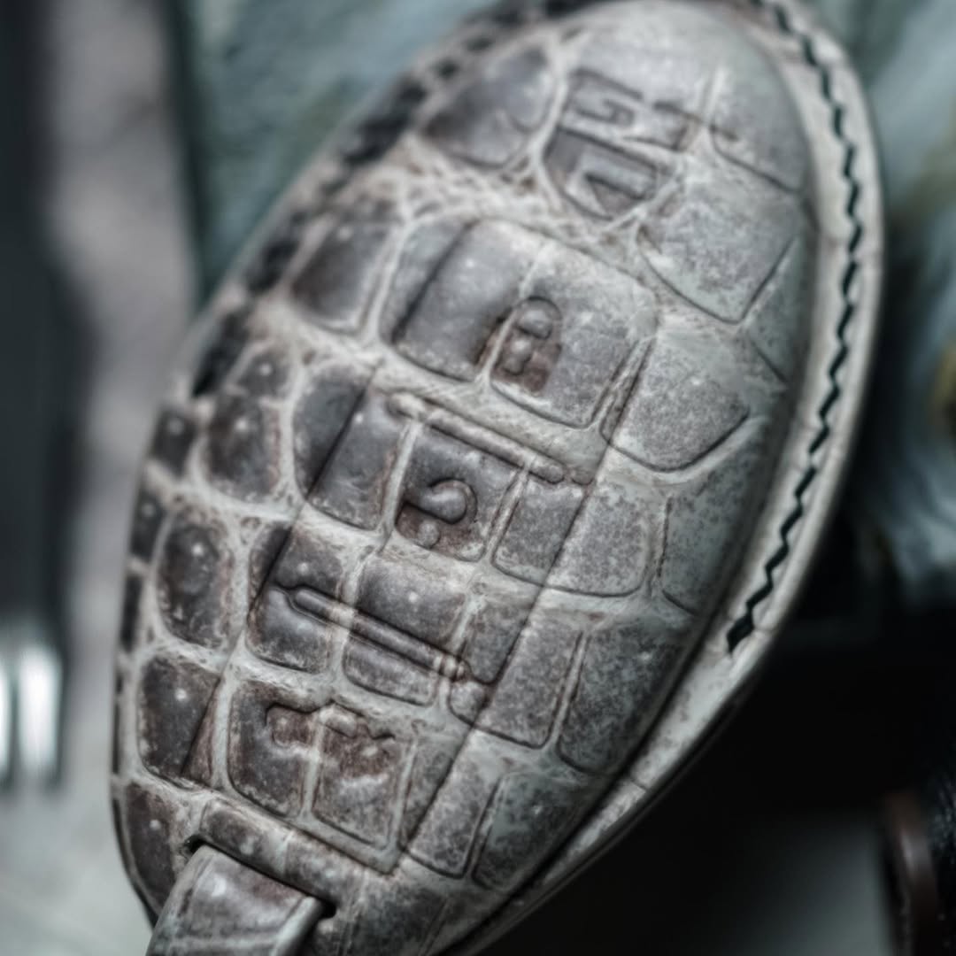 ETK BESPOKE HIMALAYAN CROCODILE KEY COVER FOR GTR — BLACK DETAILS