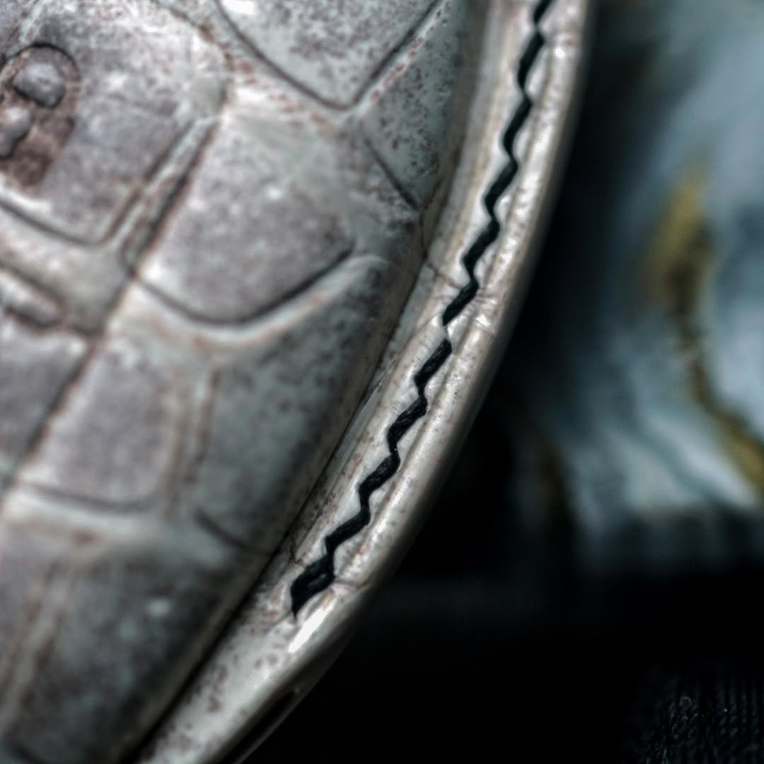 ETK BESPOKE HIMALAYAN CROCODILE KEY COVER FOR GTR — BLACK DETAILS