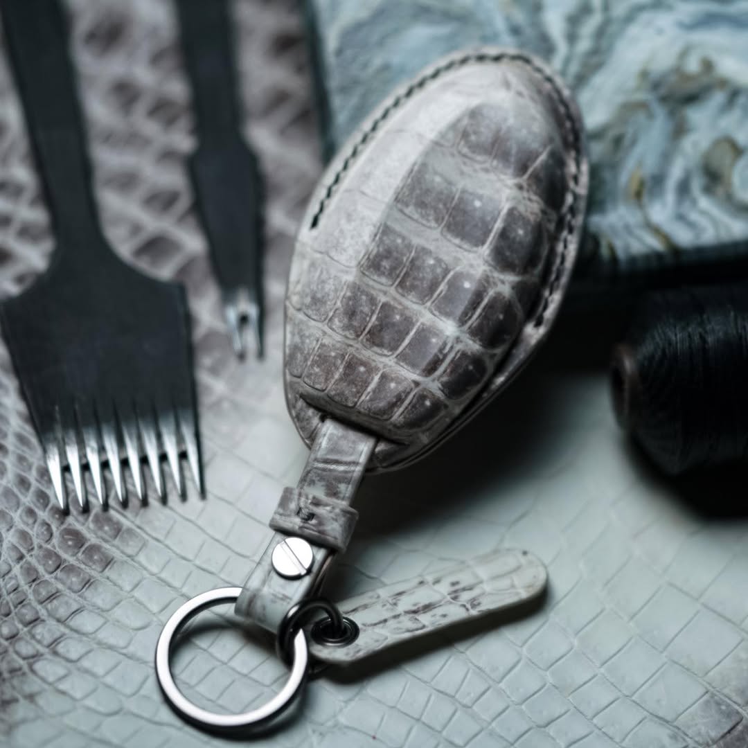 ETK BESPOKE HIMALAYAN CROCODILE KEY COVER FOR GTR — BLACK DETAILS