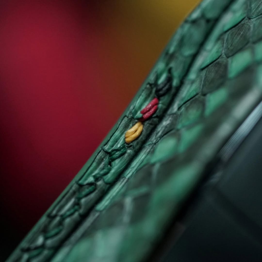 ETK BESPOKE GREEN SNAKESKIN KEY COVER FOR PORSCHE — THREE-TONE DETAILS