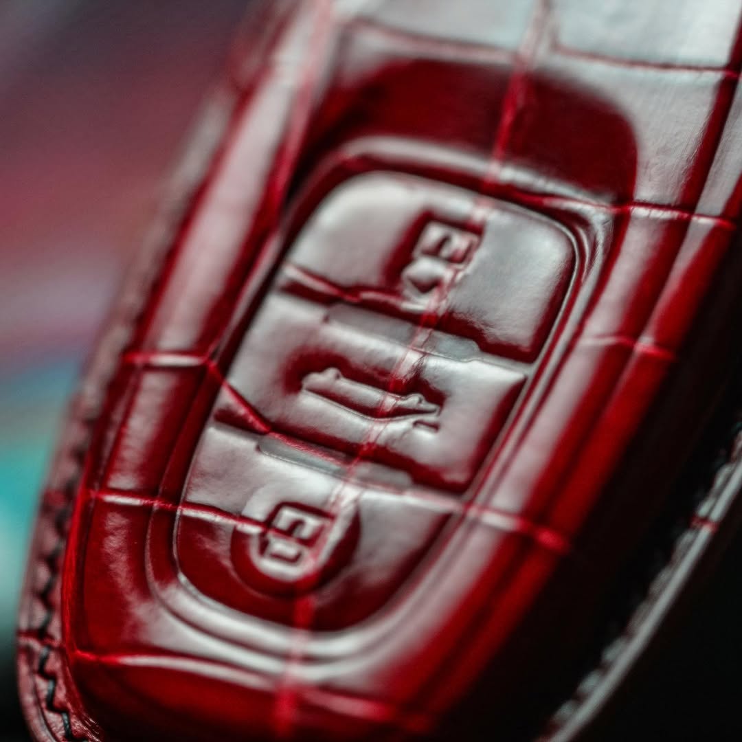 ETK BESPOKE BORDEAUX CROCODILE KEY COVER FOR LAMBORGHINI — BLACK DETAILS