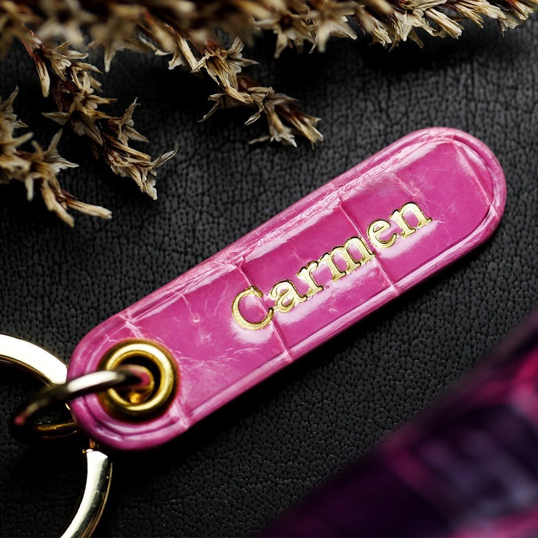 ETK BESPOKE HOT PINK CROCODILE KEY COVER FOR MERCEDES — RED DETAILS