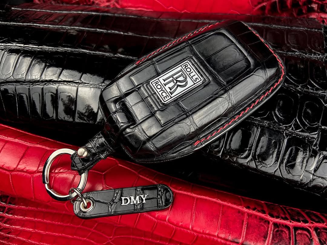 ETK BESPOKE BLACK CROCODILE KEY COVER FOR ROLLS ROYCE — RED DETAILS