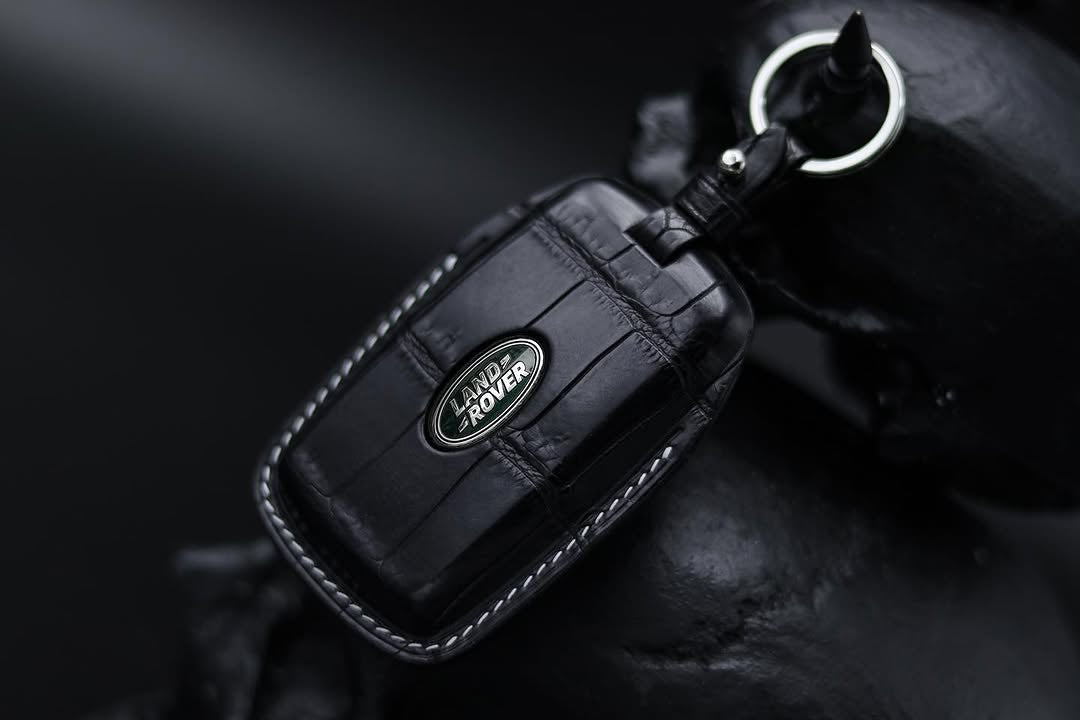 ETK BESPOKE BLACK CROCODILE KEY COVER FOR LAND ROVER — WHITE DETAILS