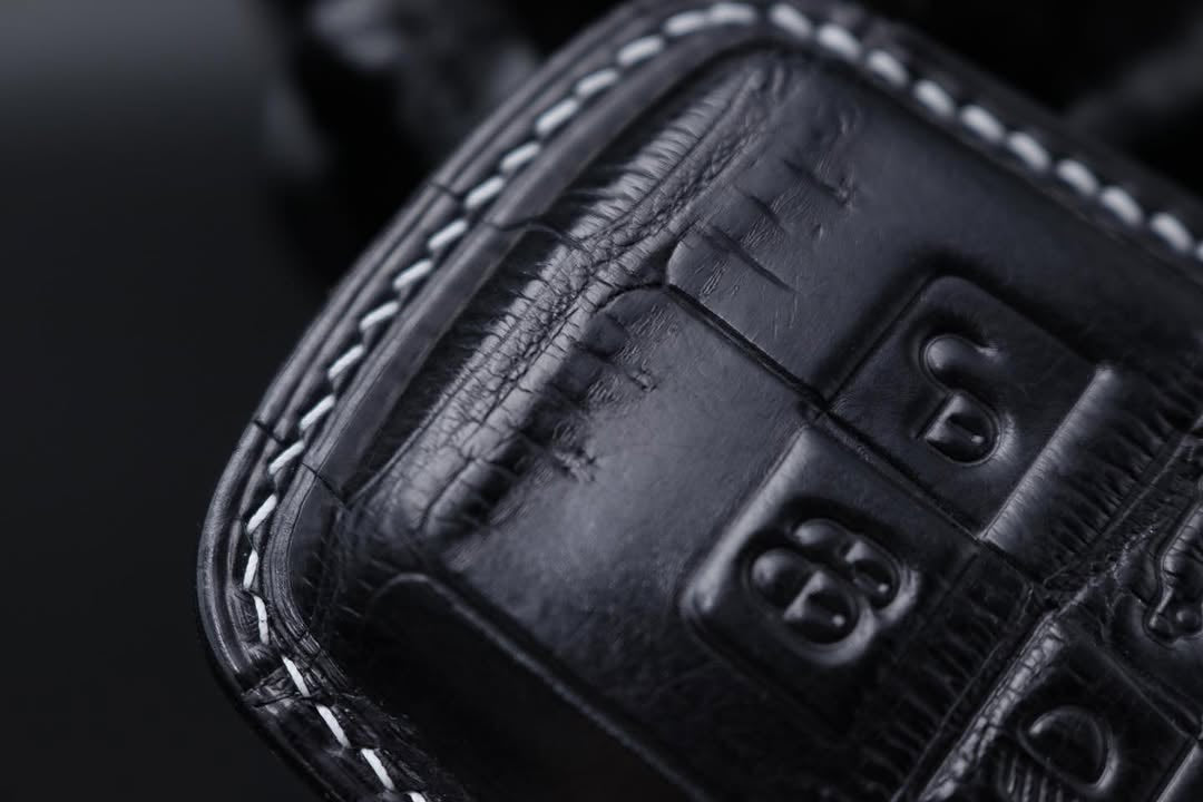 ETK BESPOKE BLACK CROCODILE KEY COVER FOR LAND ROVER — WHITE DETAILS