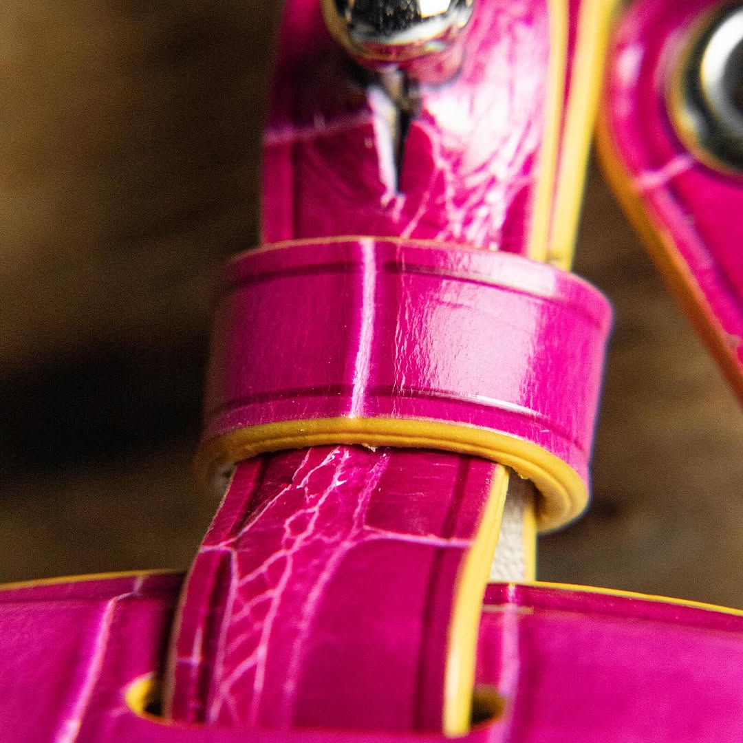 ETK BESPOKE HOT PINK CROCODILE KEY COVER FOR LAND ROVER — YELLOW DETAILS