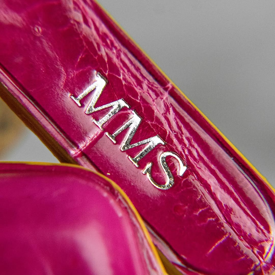 ETK BESPOKE HOT PINK CROCODILE KEY COVER FOR LAND ROVER — YELLOW DETAILS