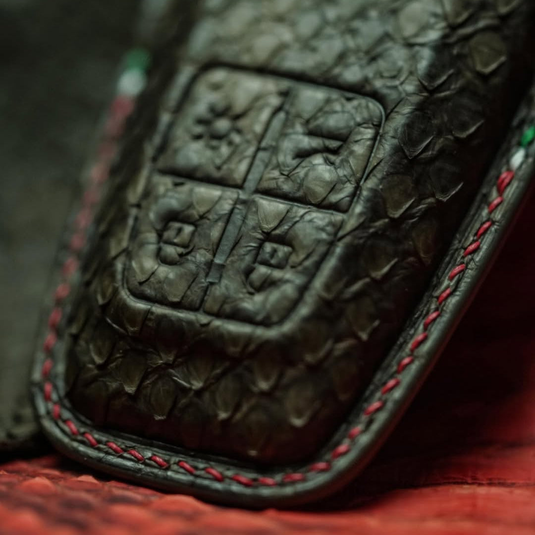 ETK BESPOKE DARK OLIVE SNAKESKIN KEY COVER FOR FERRARI — THREE-TONE DETAILS