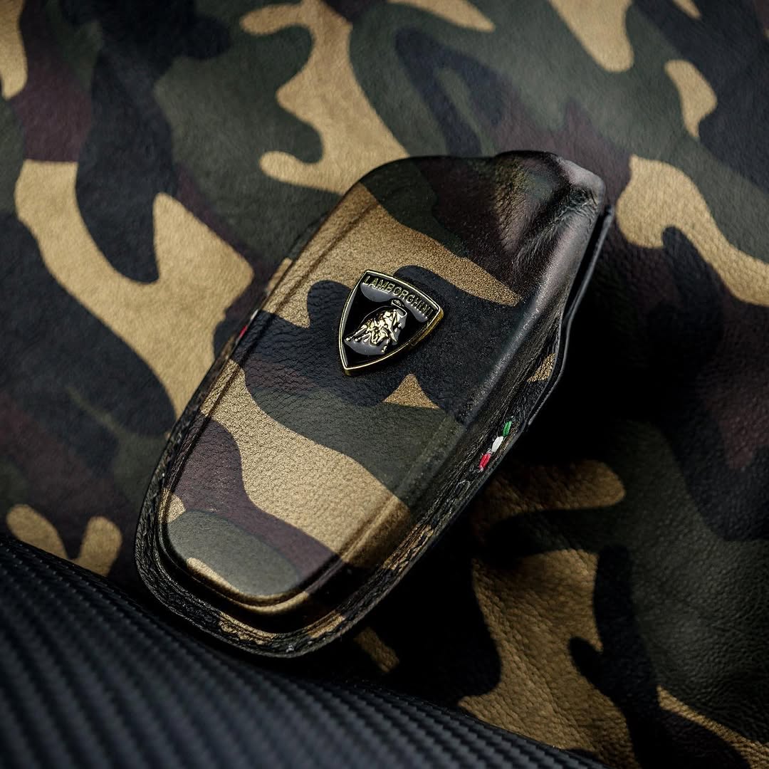 ETK BESPOKE CAMO ITALIAN NAPPA LEATHER KEY COVER FOR LAMBORGHINI — THREE-TONE DETAILS