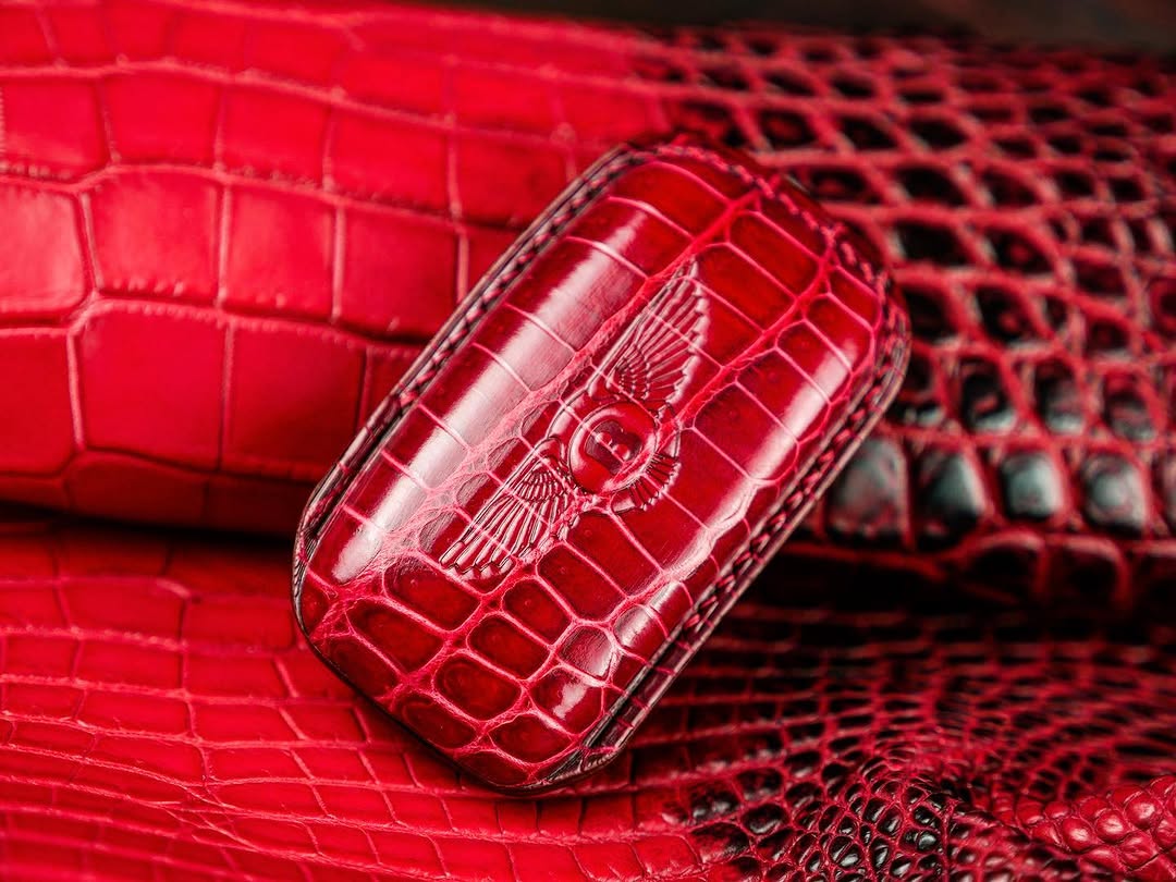 ETK BESPOKE RED CROCODILE KEY COVER FOR BENTLEY — RED DETAILS