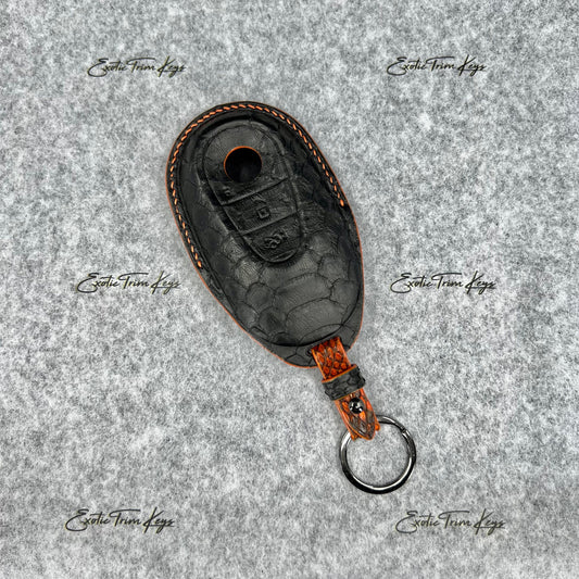 غطاء مفتاح مرسيدس - جلد الثعبان الأسود / خياطة برتقالية - متوفر في المخزون